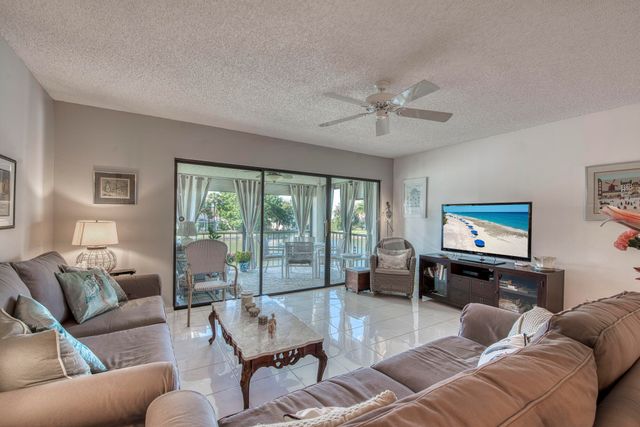 12871 Briarlake Drive 204, Palm Beach Gardens, FL 33418