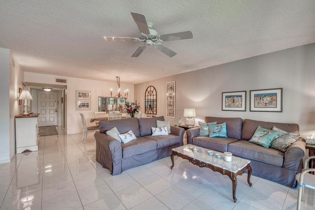 12871 Briarlake Drive 204, Palm Beach Gardens, FL 33418