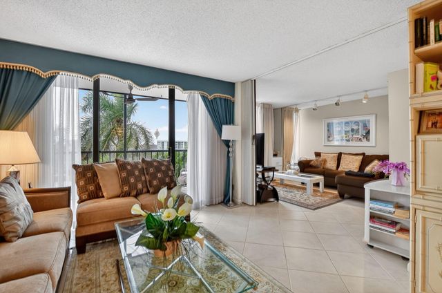 7738 Lakeside Boulevard 373, Boca Raton, FL 33434