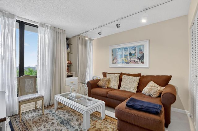 7738 Lakeside Boulevard 373, Boca Raton, FL 33434