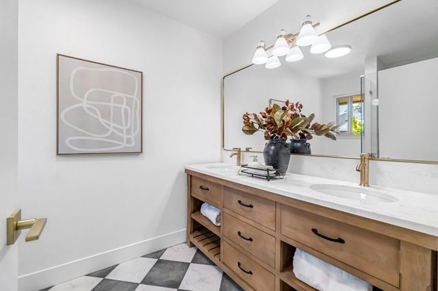 1041 W Sierra Avenue, Fresno, CA 93711