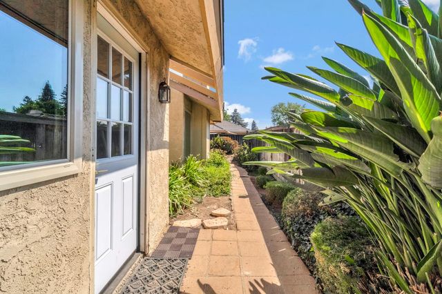 1041 W Sierra Avenue, Fresno, CA 93711