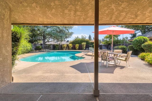 1041 W Sierra Avenue, Fresno, CA 93711