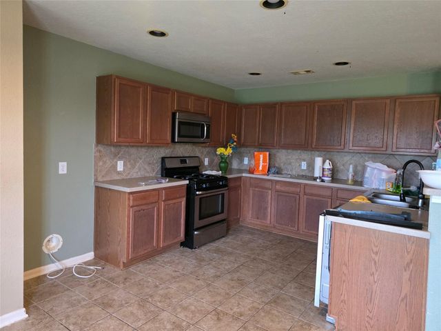 3130 Cambridge Meadows Lane, Dickinson, TX 77539