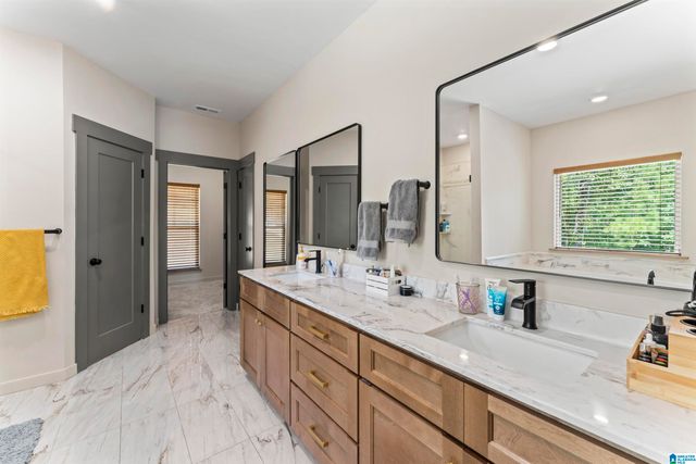 341 BOATHOUSE CIRCLE, Sylacauga, AL 35151