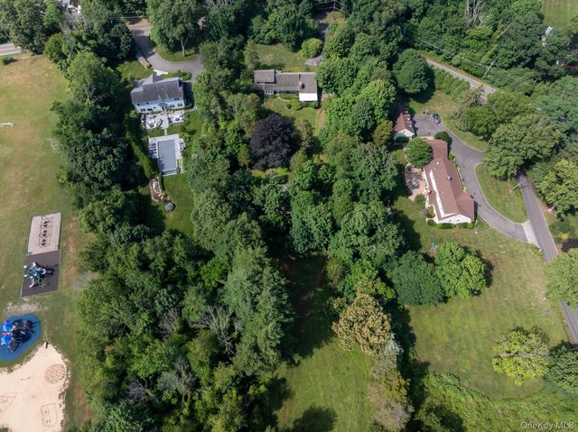 209 Southdown Road, Lloyd Harbor, NY 11743