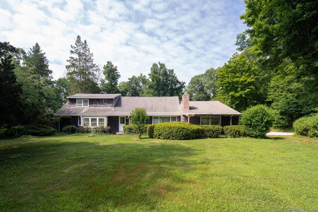 209 Southdown Road, Lloyd Harbor, NY 11743