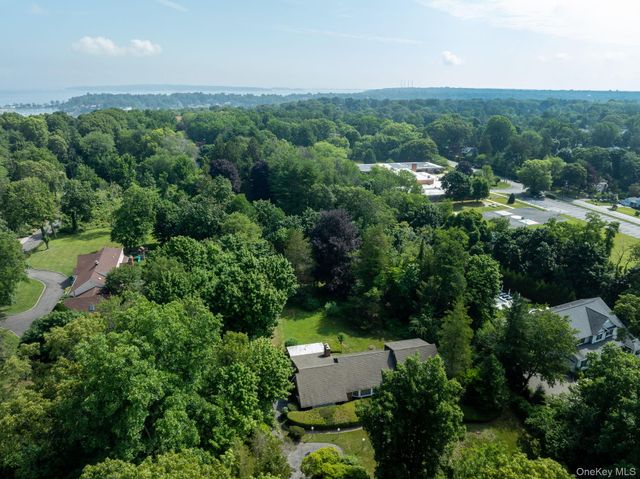 209 Southdown Road, Lloyd Harbor, NY 11743