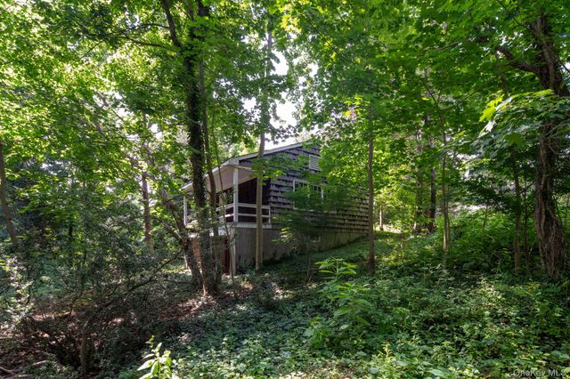 209 Southdown Road, Lloyd Harbor, NY 11743