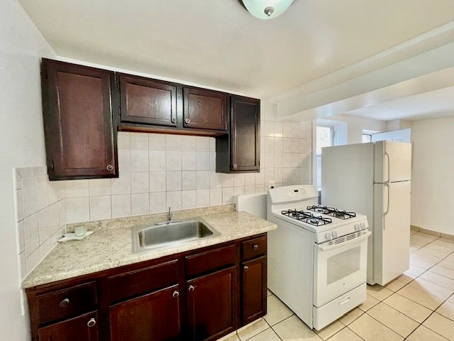 2227 W 19th Street COACH, Chicago, IL 60608