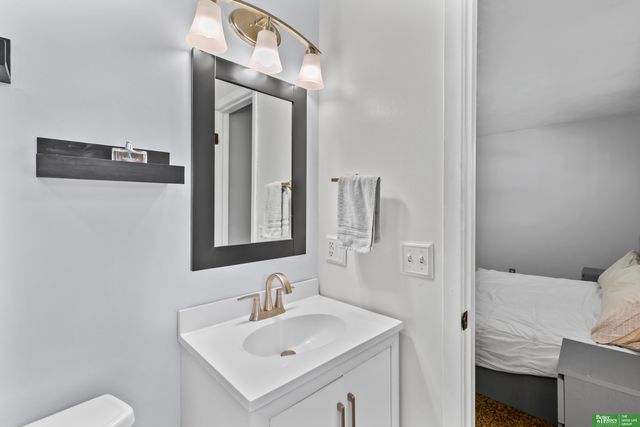 16708 William Street, Omaha, NE 68130