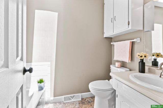 16708 William Street, Omaha, NE 68130