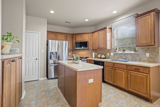2847 Lakehills, San Antonio, TX 78251