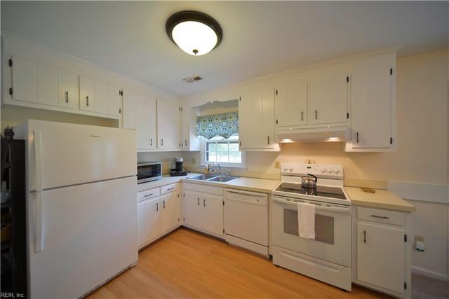 225 Little Florida RD, Poquoson, VA 23662