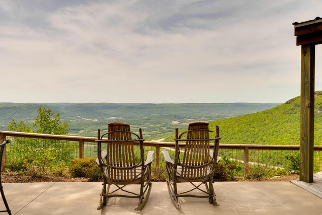 1004 Window Rock Road, Dunlap, TN 37327