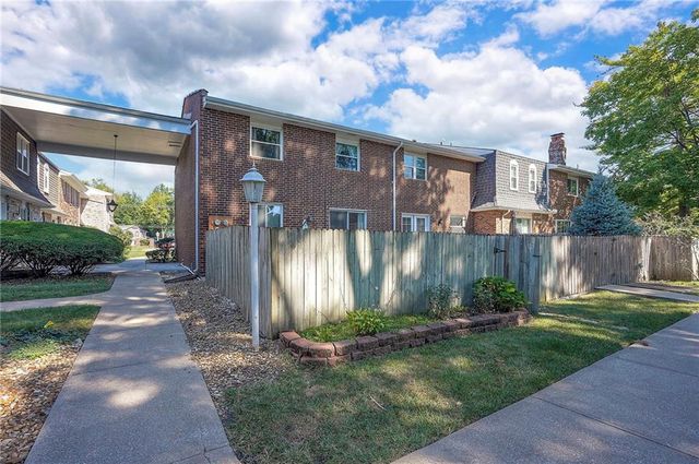 10009 W 95th Street, Overland Park, KS 66212