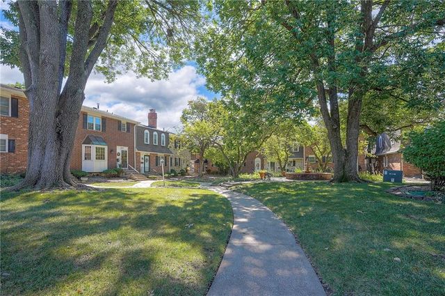 10009 W 95th Street, Overland Park, KS 66212