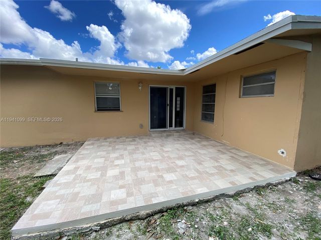 851 SW 63rd Way 851, North Lauderdale, FL 33068