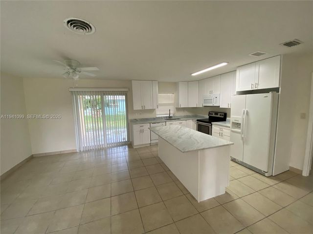 851 SW 63rd Way 851, North Lauderdale, FL 33068