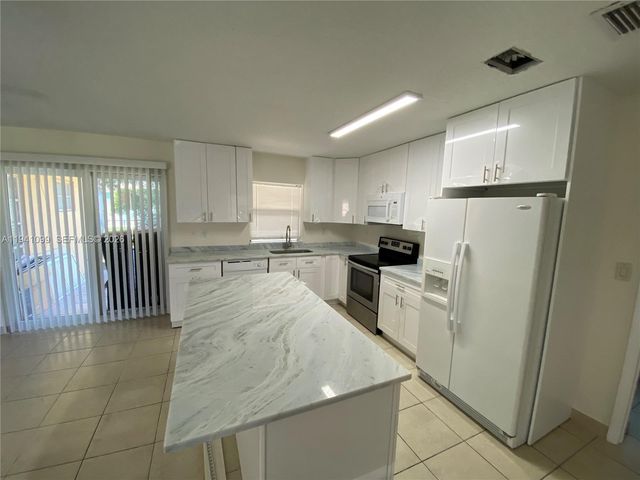 851 SW 63rd Way 851, North Lauderdale, FL 33068