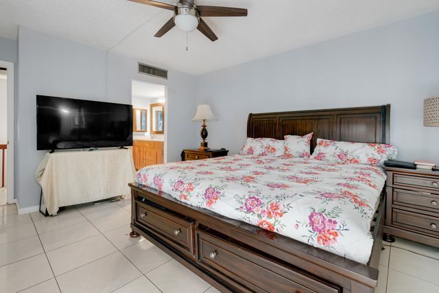 2244 White Pine Circle B, Greenacres, FL 33415