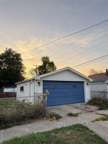 8157 Stephens, Center Line, MI 48015