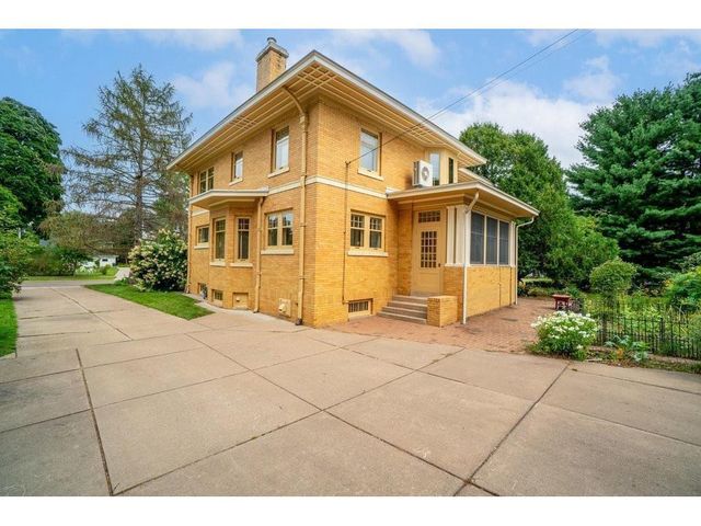 707 W Columbia Street, Chippewa Falls, WI 54729