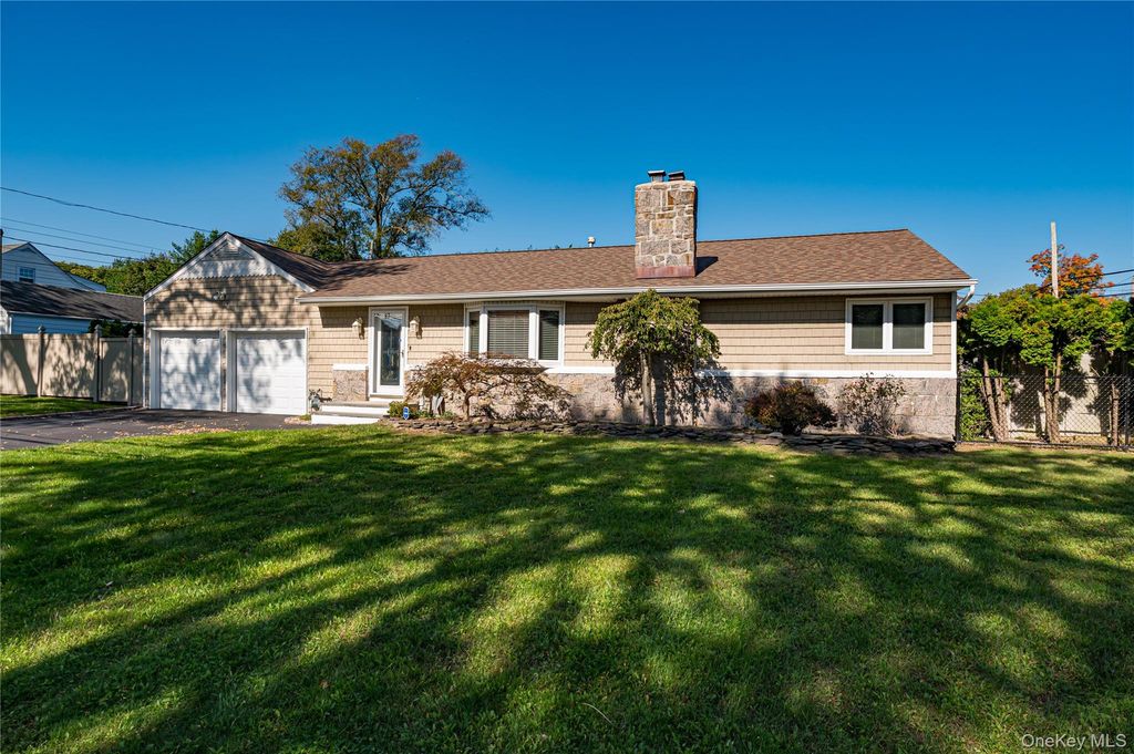 87 Bayway Avenue, Bay Shore, NY 11706 — exterior