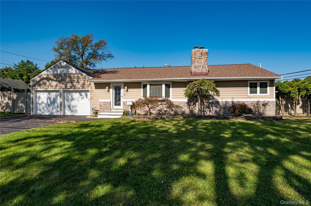 87 Bayway Avenue, Bay Shore, NY 11706 — photo 3