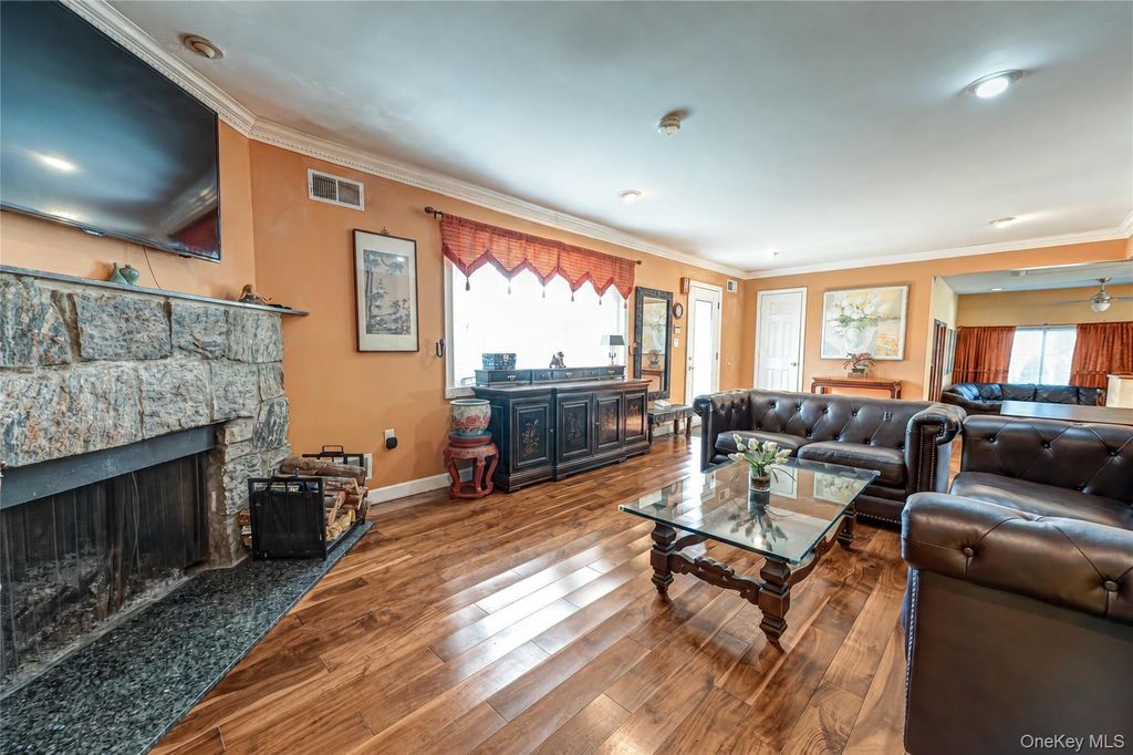 87 Bayway Avenue, Bay Shore, NY 11706 — photo 4