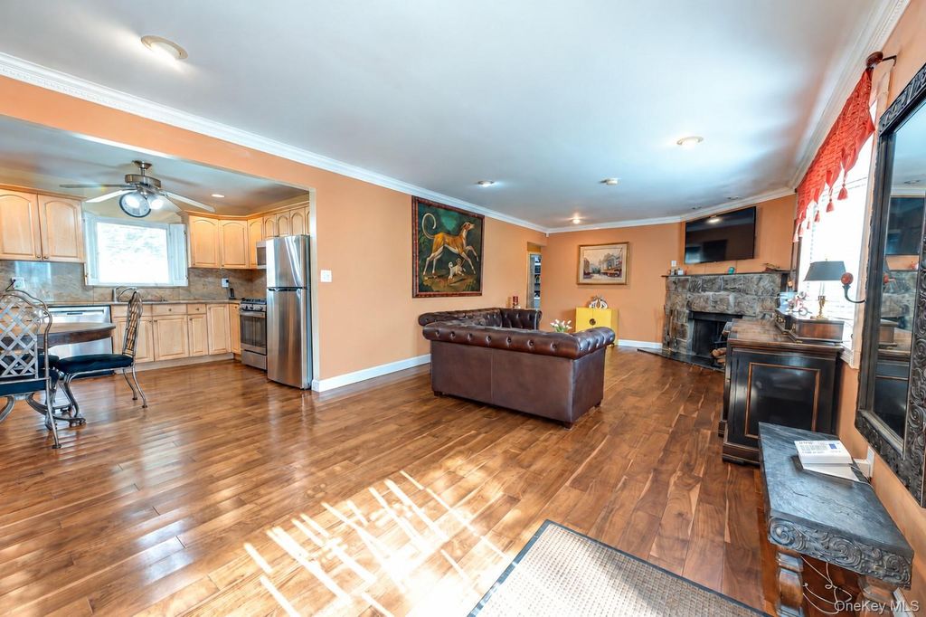 87 Bayway Avenue, Bay Shore, NY 11706 — photo 5