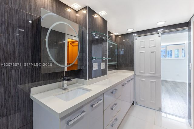 1045 10th St 604, Miami Beach, FL 33139