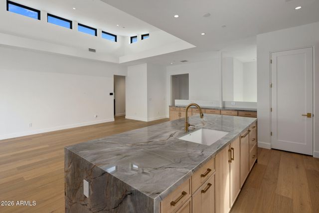 37200 N CAVE CREEK Road 2101, Scottsdale, AZ 85262