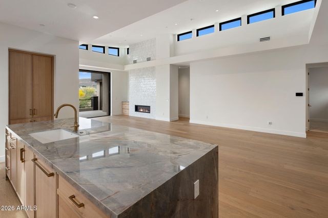 37200 N CAVE CREEK Road 2101, Scottsdale, AZ 85262