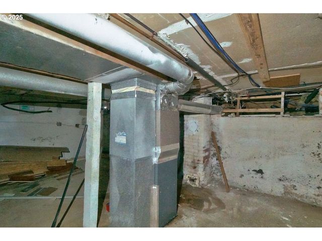 8523 Se STARK St, Portland, OR 97216