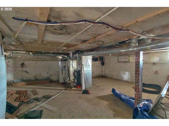 8523 Se STARK St, Portland, OR 97216