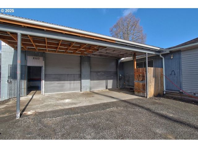 8523 Se STARK St, Portland, OR 97216