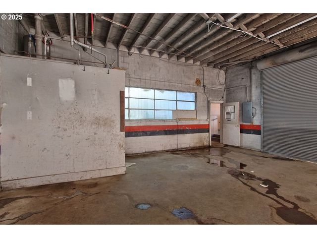 8523 Se STARK St, Portland, OR 97216