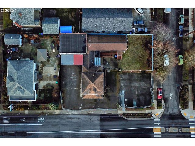 8523 Se STARK St, Portland, OR 97216