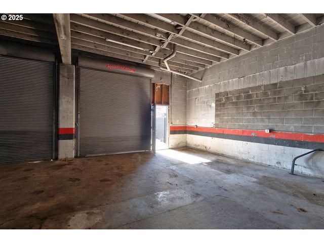 8523 Se STARK St, Portland, OR 97216