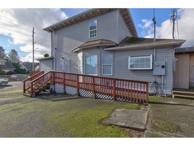 8523 Se STARK St, Portland, OR 97216