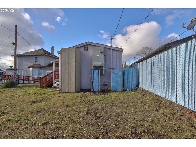 8523 Se STARK St, Portland, OR 97216