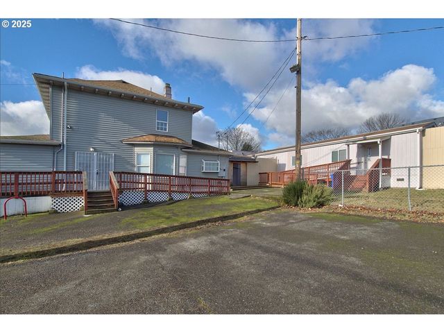 8523 Se STARK St, Portland, OR 97216