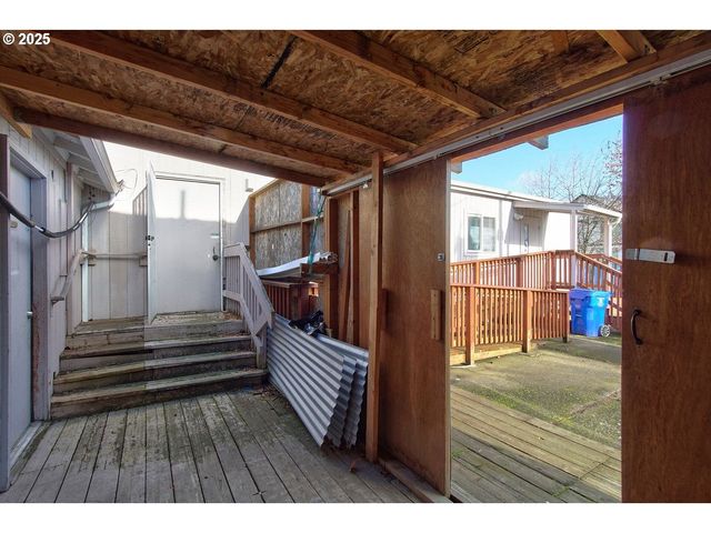 8523 Se STARK St, Portland, OR 97216