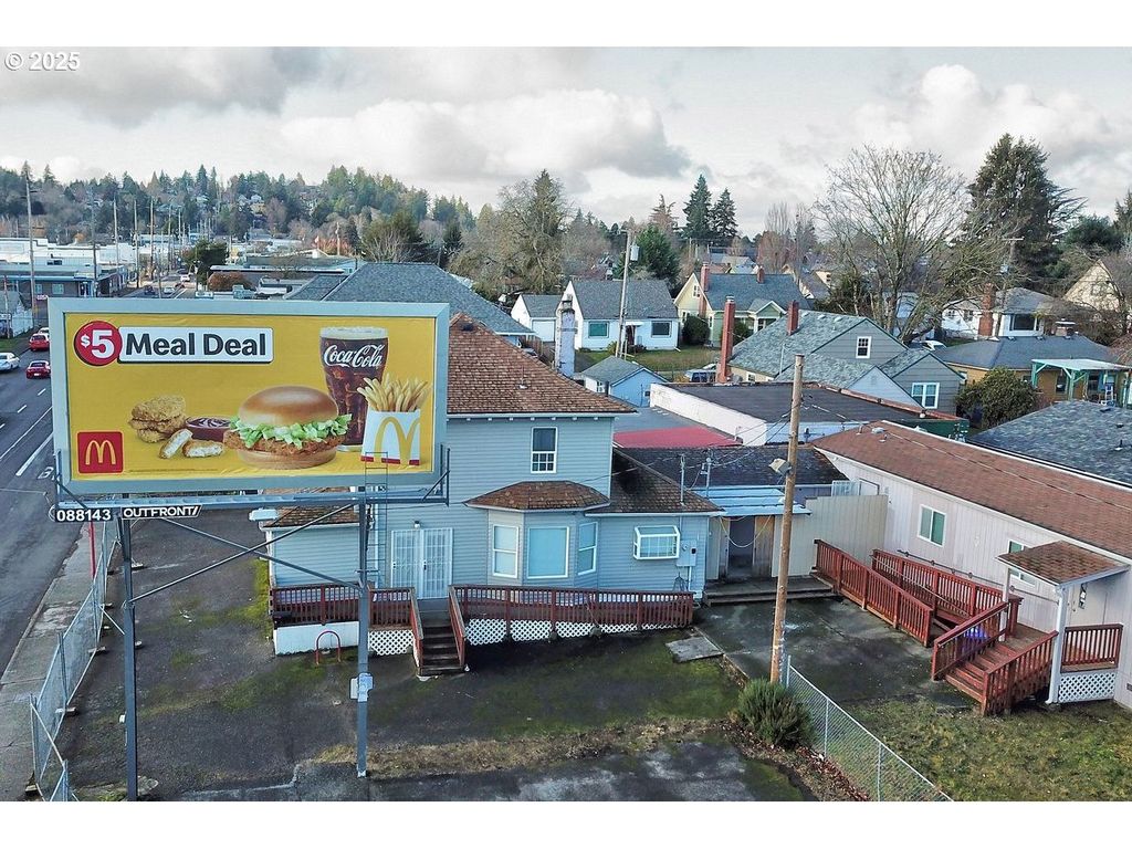 8523 Se STARK St, Portland, OR 97216