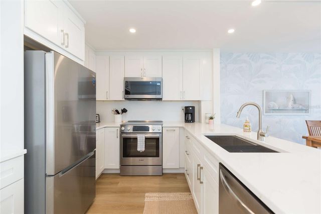 5633 PUERTA DEL SOL BOULEVARD S 204, St Petersburg, FL 33715