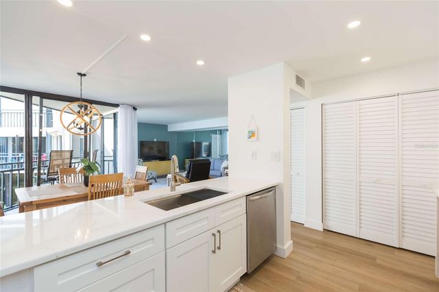 5633 PUERTA DEL SOL BOULEVARD S 204, St Petersburg, FL 33715