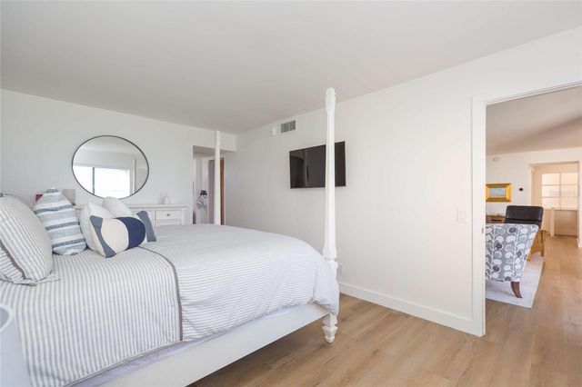 5633 PUERTA DEL SOL BOULEVARD S 204, St Petersburg, FL 33715