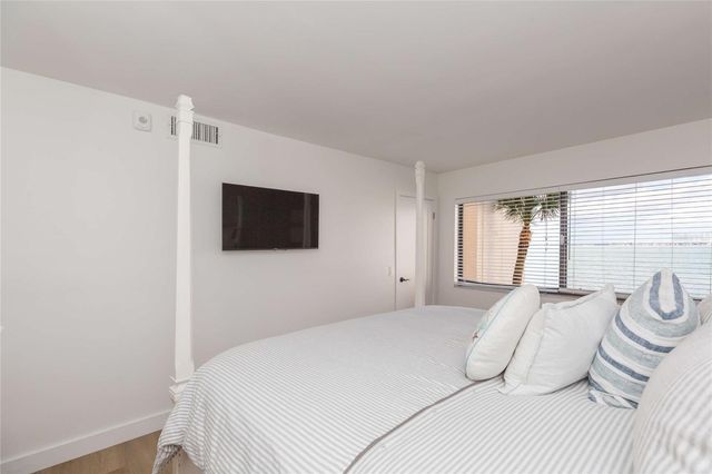 5633 PUERTA DEL SOL BOULEVARD S 204, St Petersburg, FL 33715