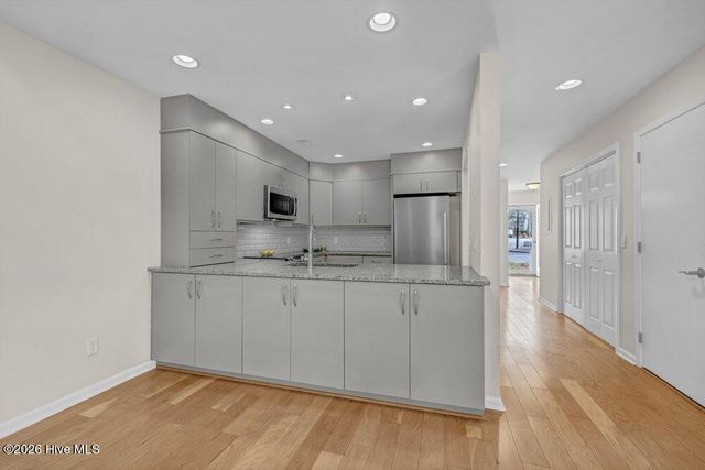 1800 Eastwood Road Apt 103, Wilmington, NC 28403